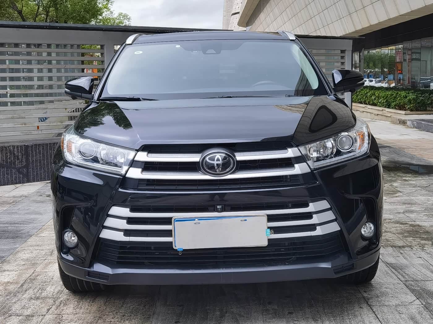 Used Toyota Highlander SUV in black, front view